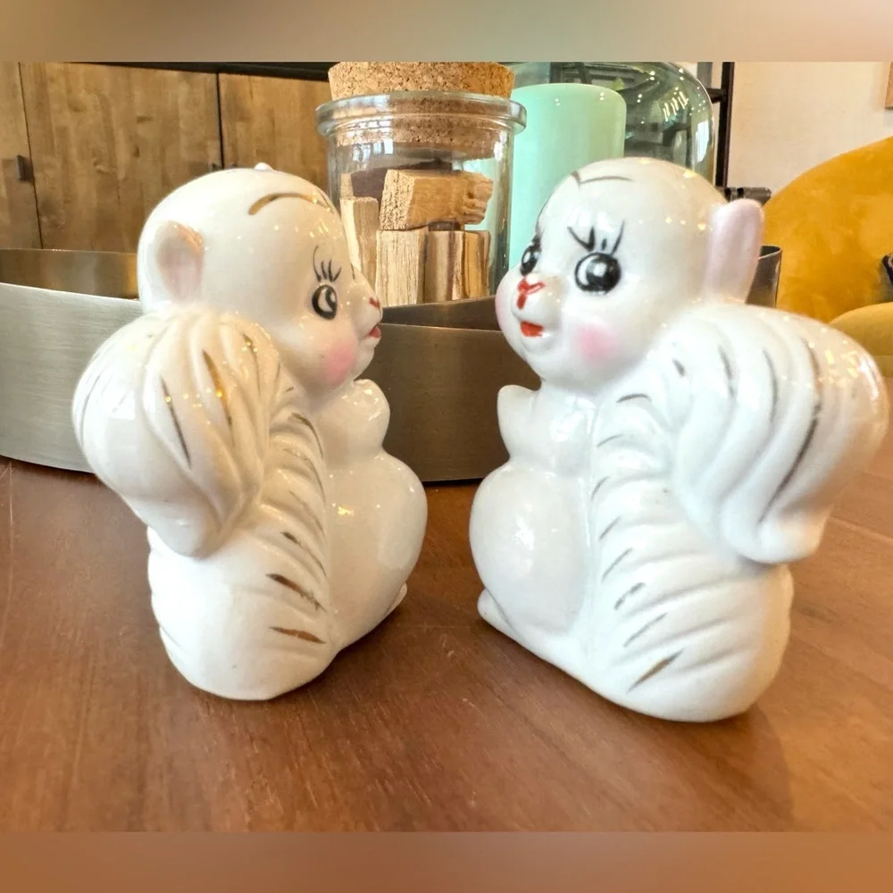 Vintage Squirrel Salt and Pepper Shakers - Picture 7 of 8